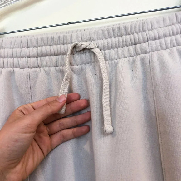 TNA Aritzia Cream Neutral Drawstring Athleisure Loungewear Piped Sweatpants M - Picture 6 of 10